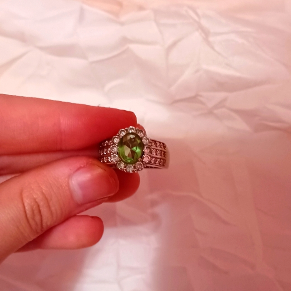 Ring With Green jemstone
